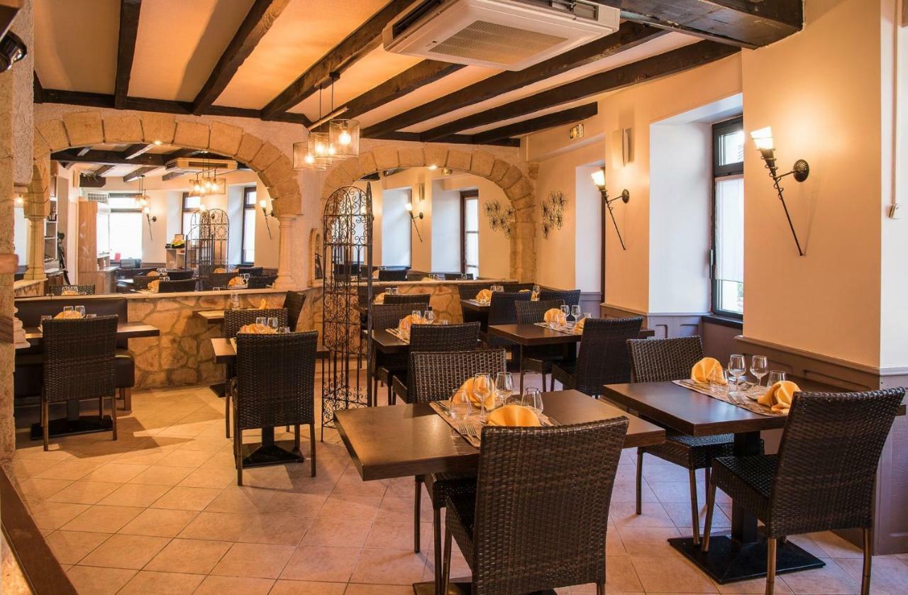 罗吉斯德弗昂斯卡兹阿拉兹艾特酒店 Laissac 外观 照片