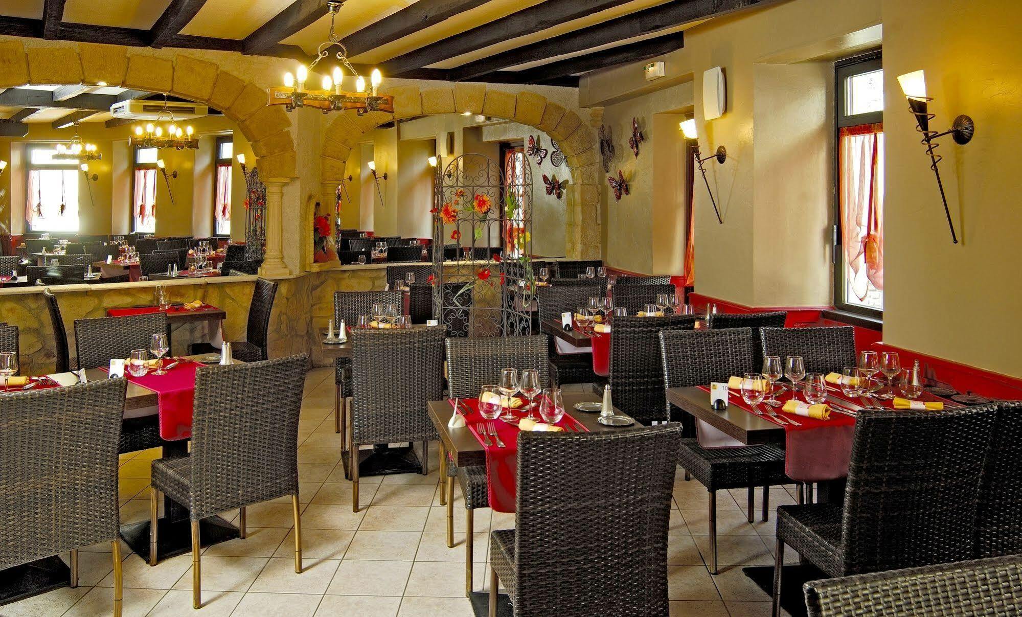 罗吉斯德弗昂斯卡兹阿拉兹艾特酒店 Laissac 外观 照片